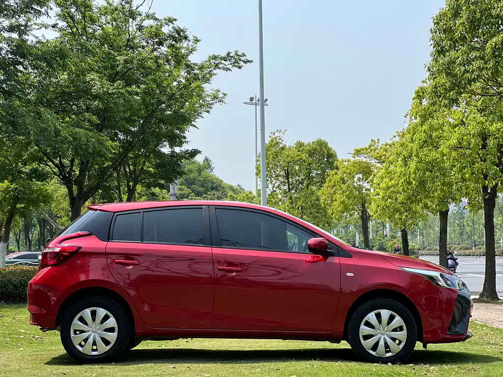 Toyota Yaris L 2021 — фото 21