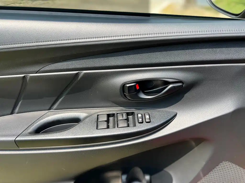 Toyota Yaris L 2021 — фото 16