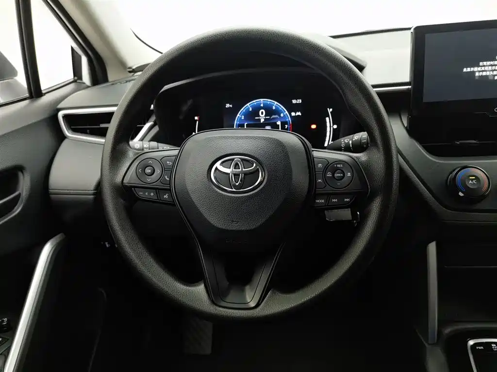 Toyota Corolla Cross 2024 — фото 11
