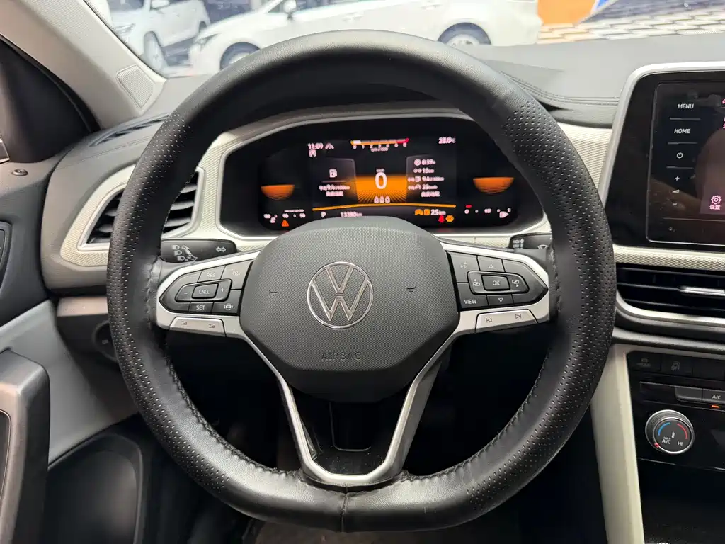 Volkswagen T-Roc 2023 — фото 14