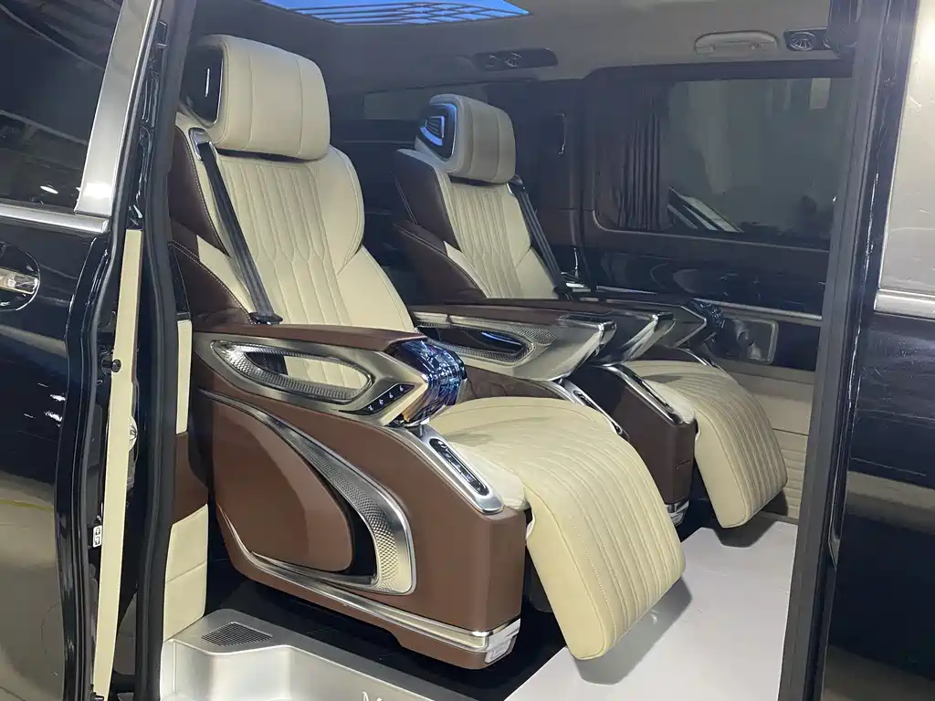 Mercedes-Benz V-Class 2024 — фото 14