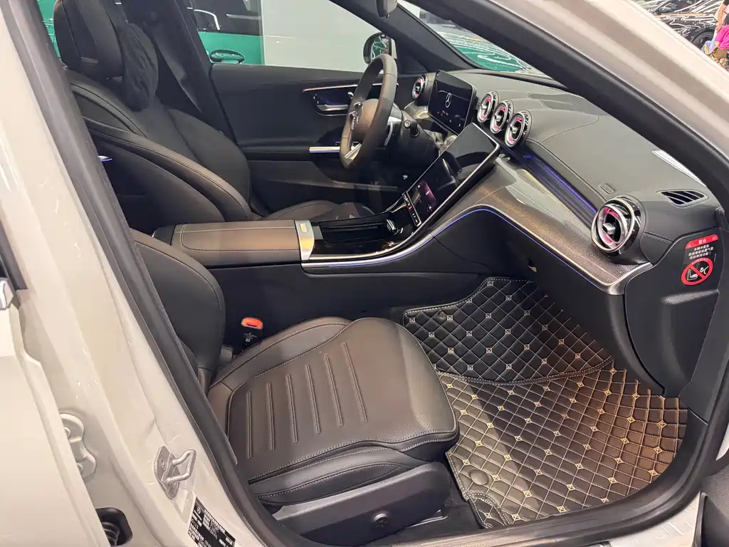 Mercedes-Benz C-Class 2025 — фото 10