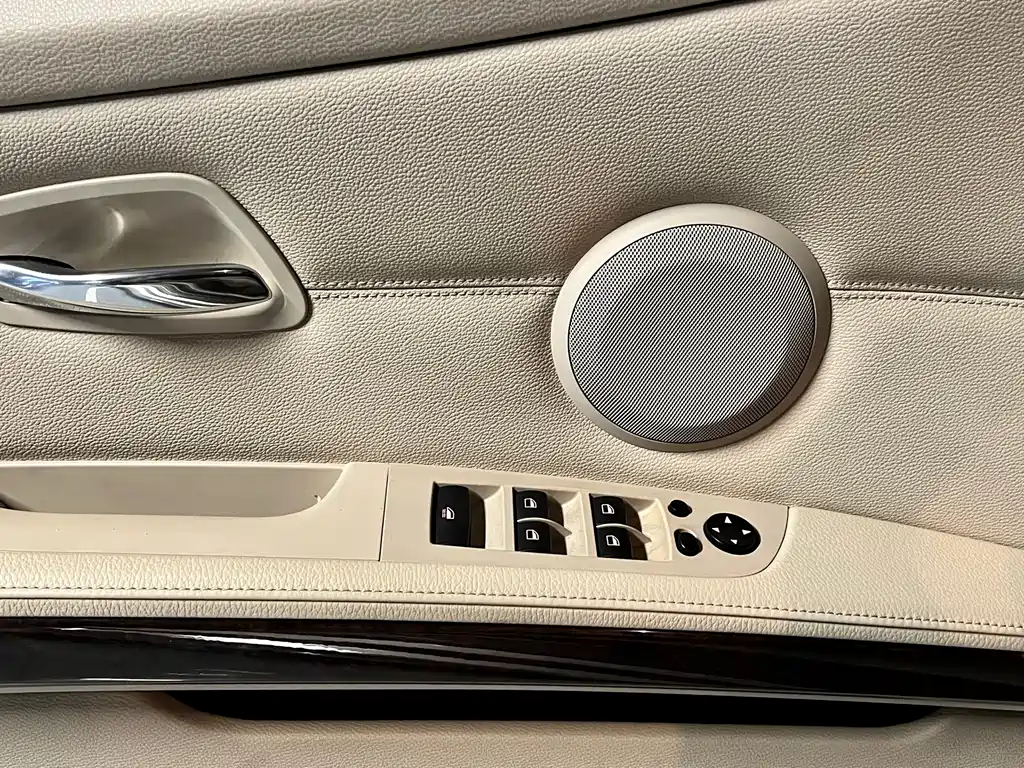 BMW 3 Series 2009 — фото 23