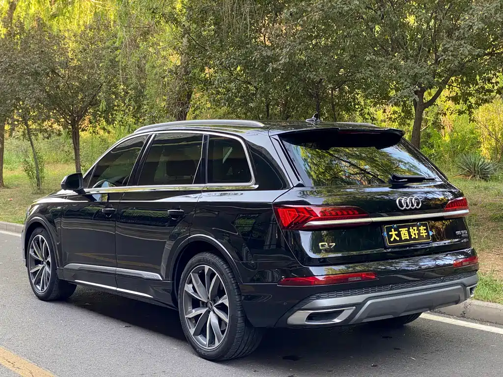 Audi Q7 2023 — фото 25