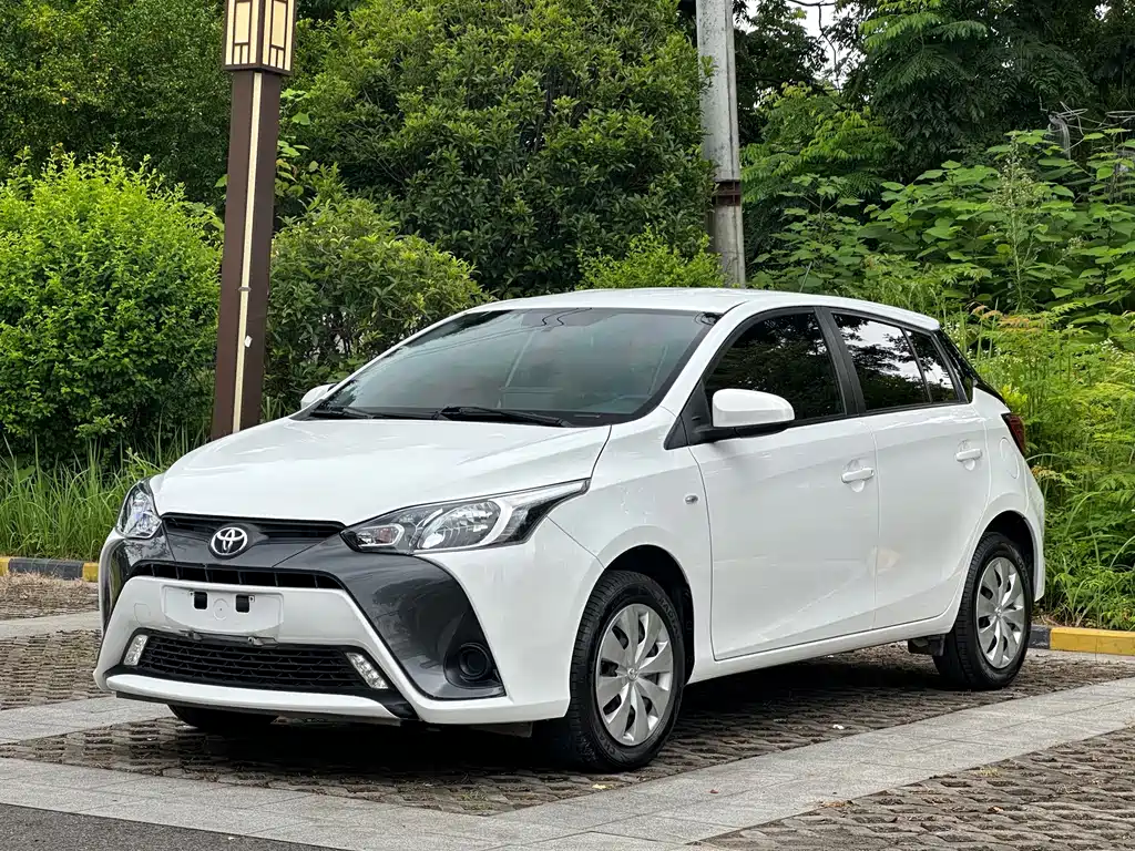 Toyota Yaris L 2021