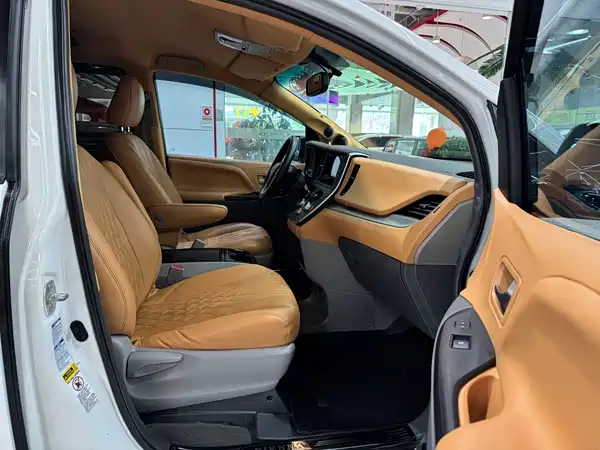 Toyota Sienna 2016