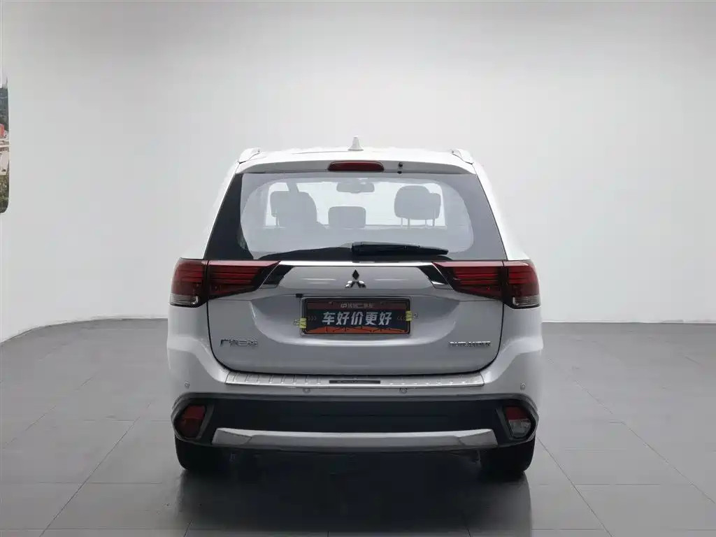 Mitsubishi Outlander 2017 — фото 4