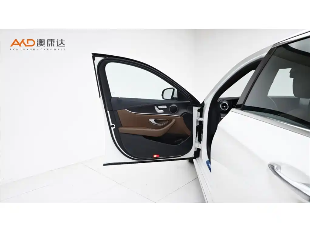 Mercedes-Benz E-Class 2022 — фото 10