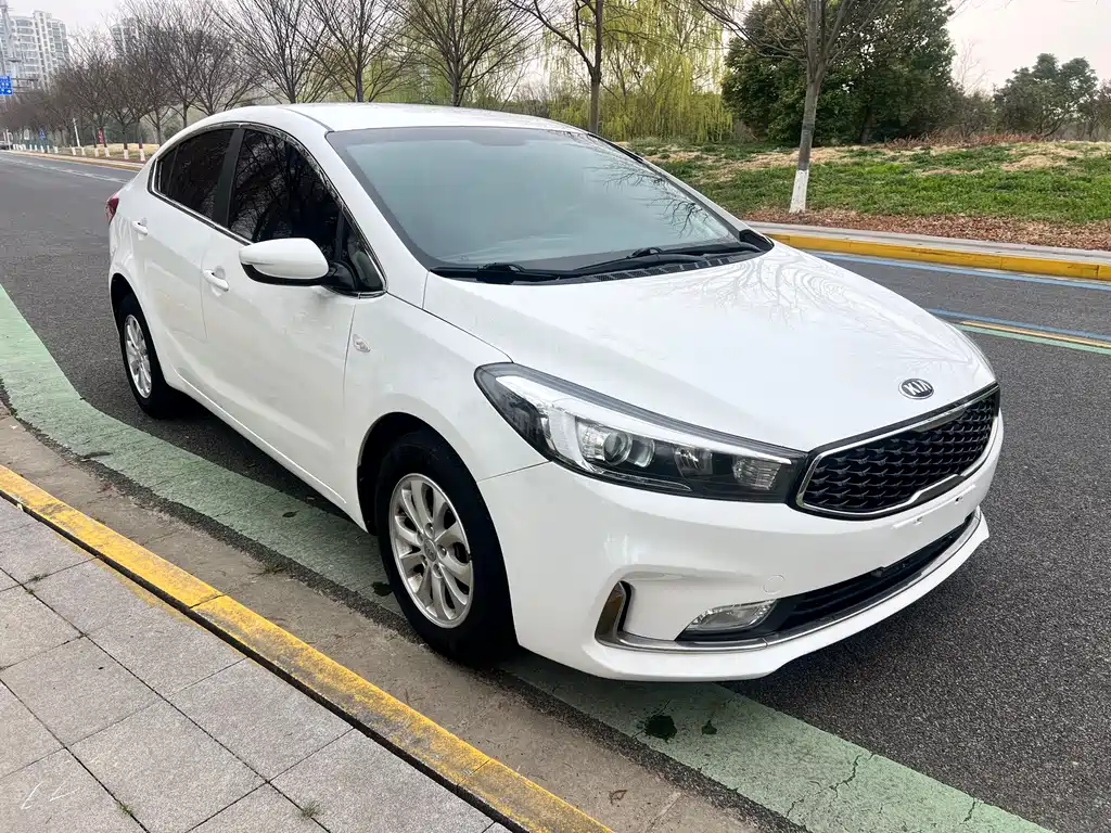Kia K3 2017 — фото 12
