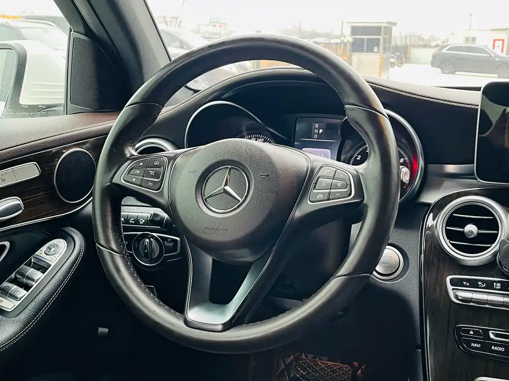 Mercedes-Benz GLC 2018 — фото 9