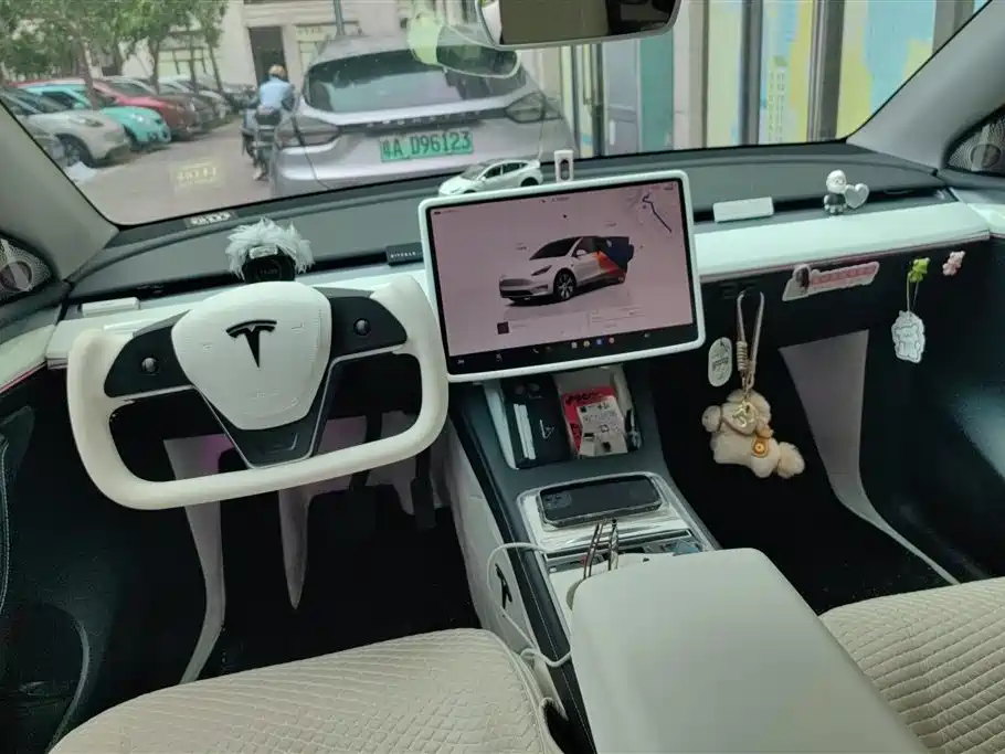 Tesla Model Y 2023 — фото 12