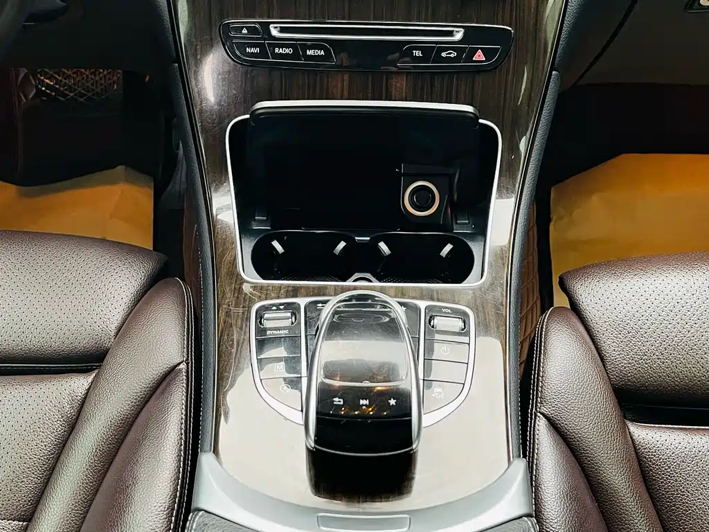 Mercedes-Benz GLC 2018 — фото 11
