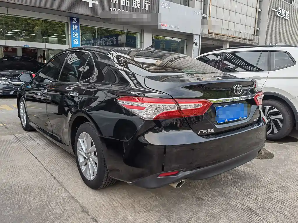 Toyota Camry 2021 — фото 6