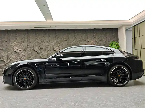 Porsche Panamera 2023