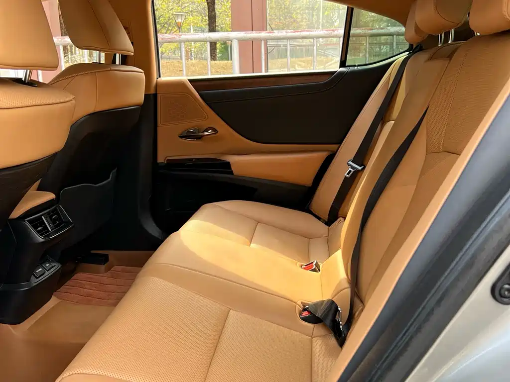 Lexus ES 2023 — фото 10