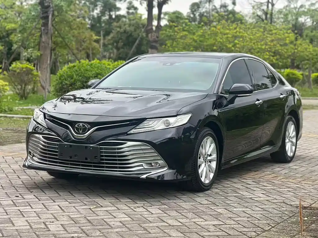 Toyota Camry 2019 — фото 1