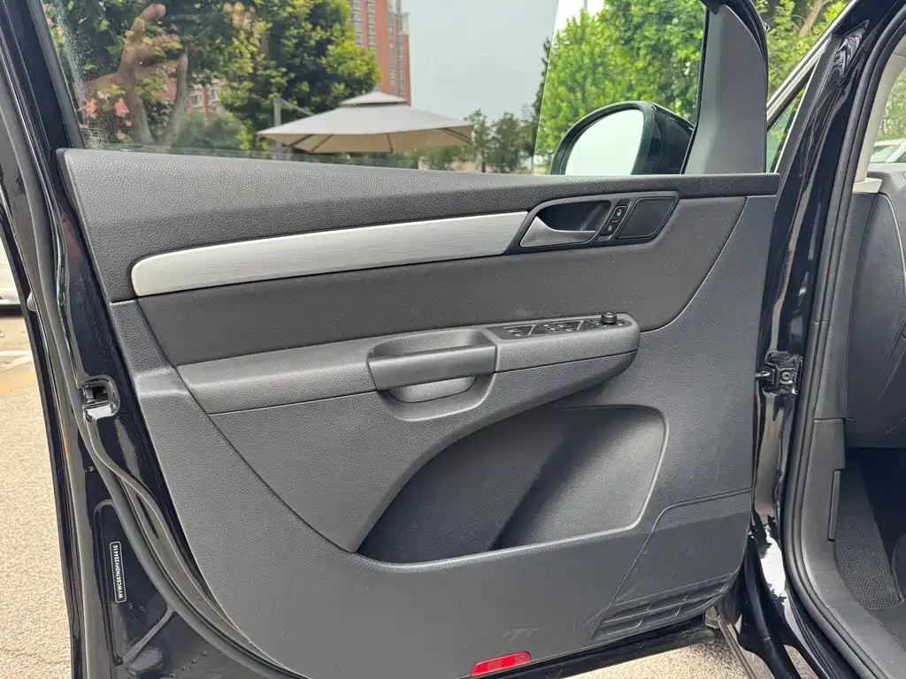 Volkswagen Sharan 2017 — фото 12