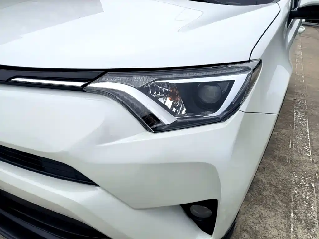 Toyota RAV4 2019 — фото 24