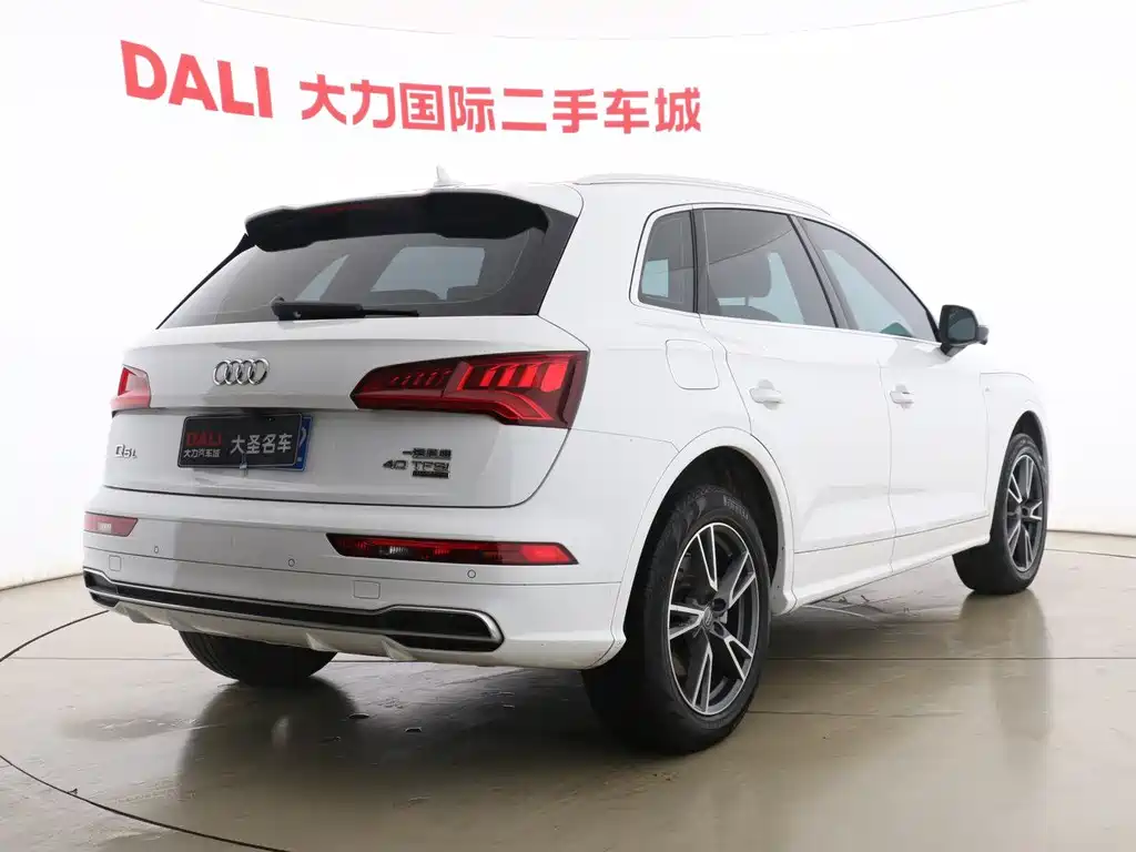 Audi Q5L 2019 — фото 14