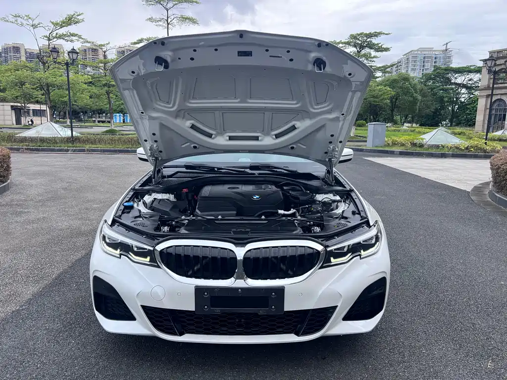 BMW 3 Series 2019 — фото 21