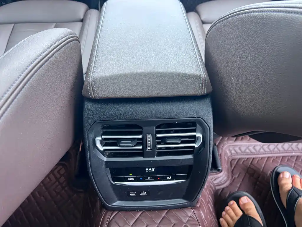 BMW 3 Series 2019 — фото 18