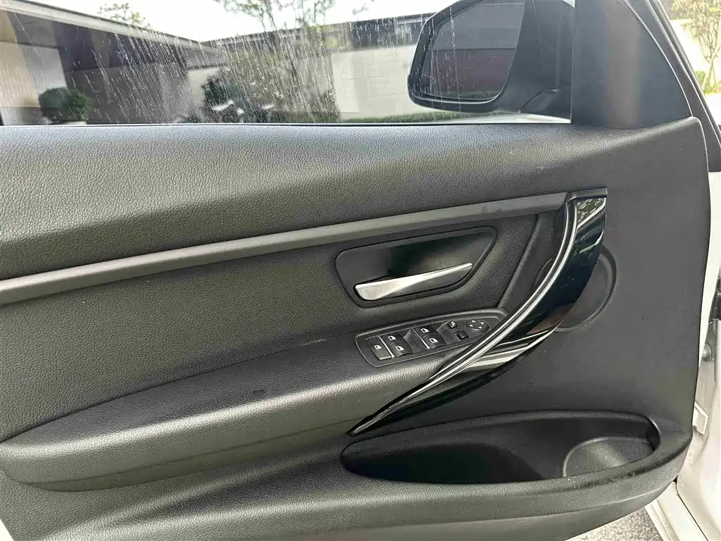 BMW 3 Series 2017 — фото 17