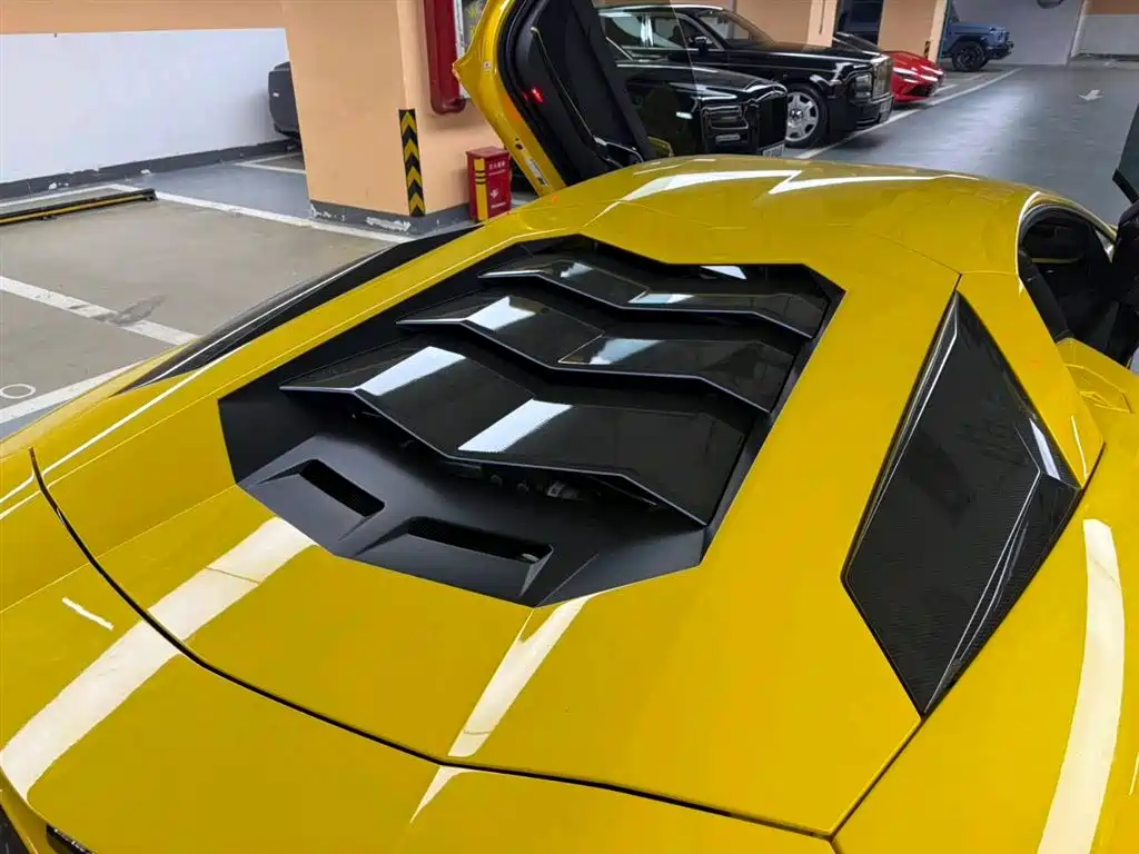 Lamborghini Aventador 2017 — фото 10
