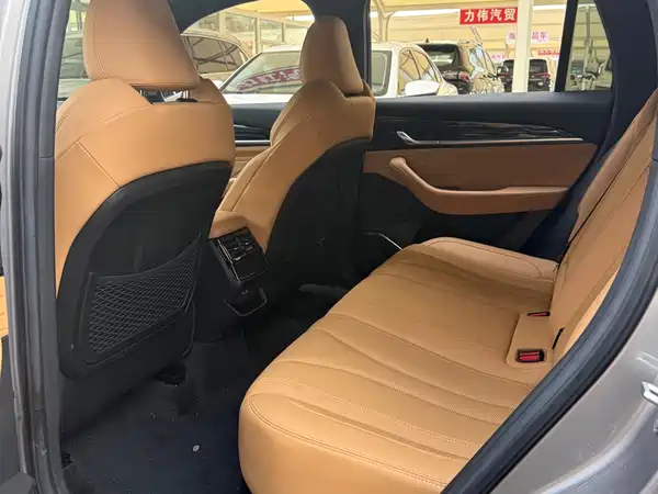 Geely Xingyue L 2025