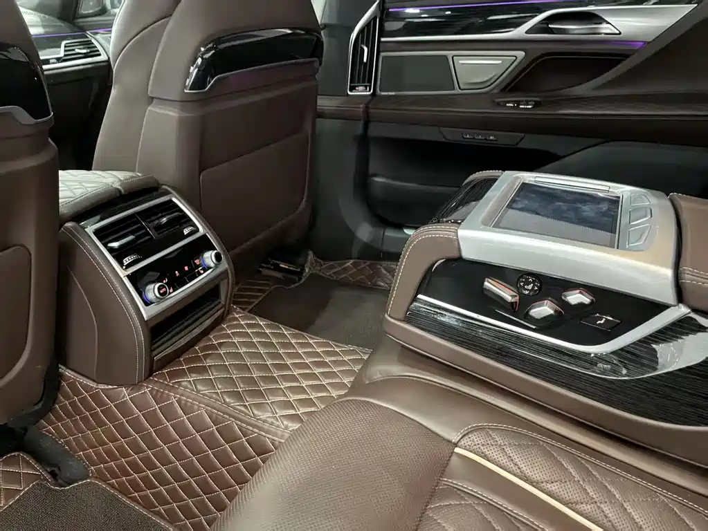 BMW 7 Series 2019 — фото 10
