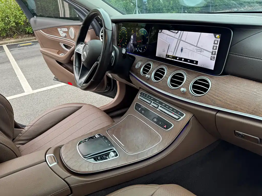 Mercedes-Benz E-Class 2023 — фото 15