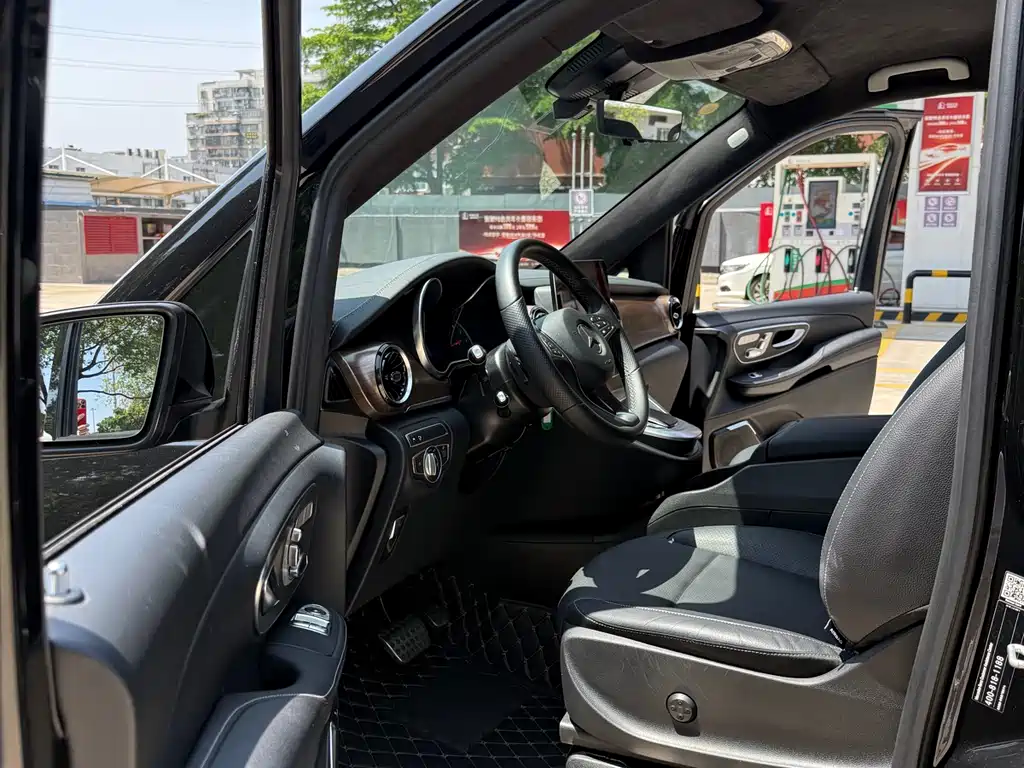 Mercedes-Benz V-Class 2022 — фото 10