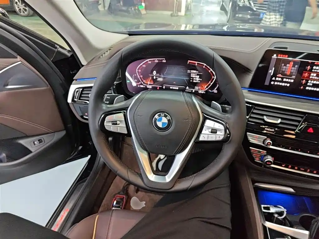 BMW 5 Series 2020 — фото 11