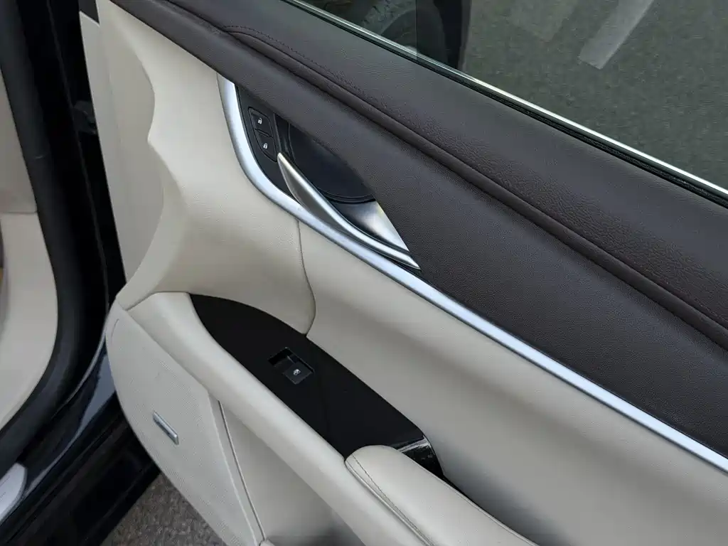 Cadillac XTS 2017 — фото 11