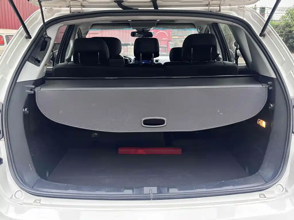 Luxgen Da7 SUV 2015 — фото 23