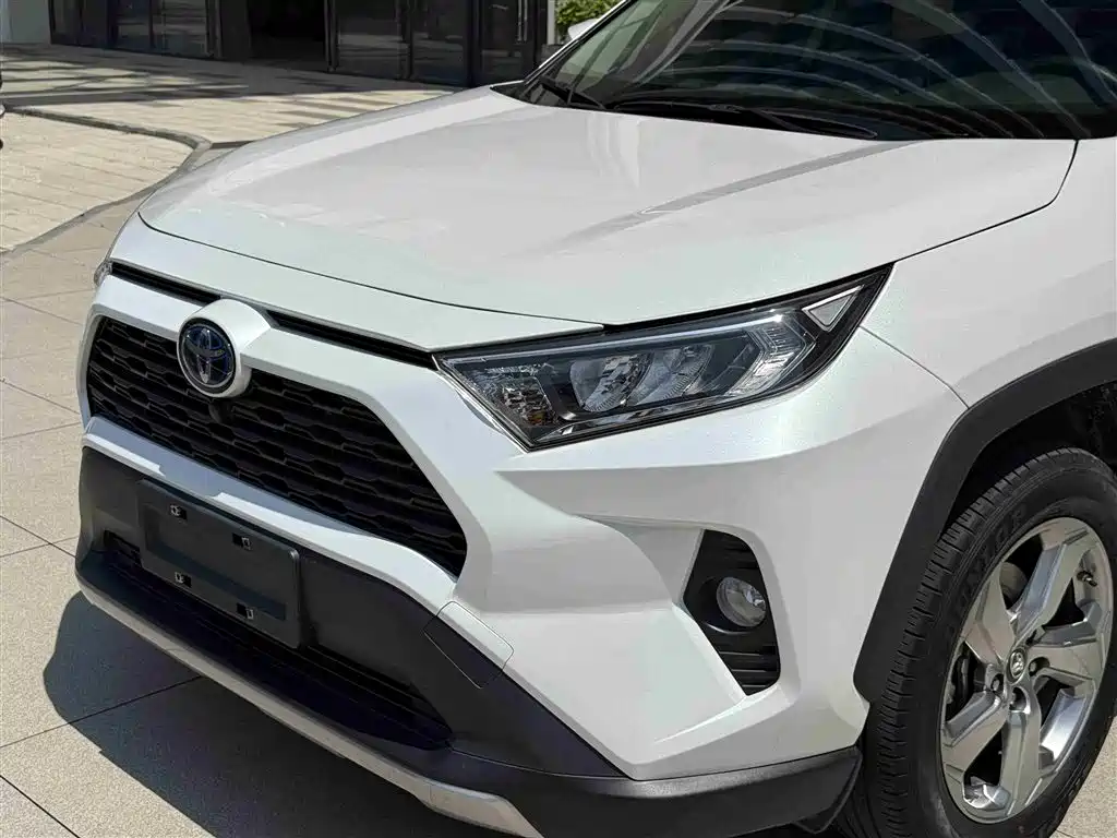 Toyota RAV4 2022 — фото 13