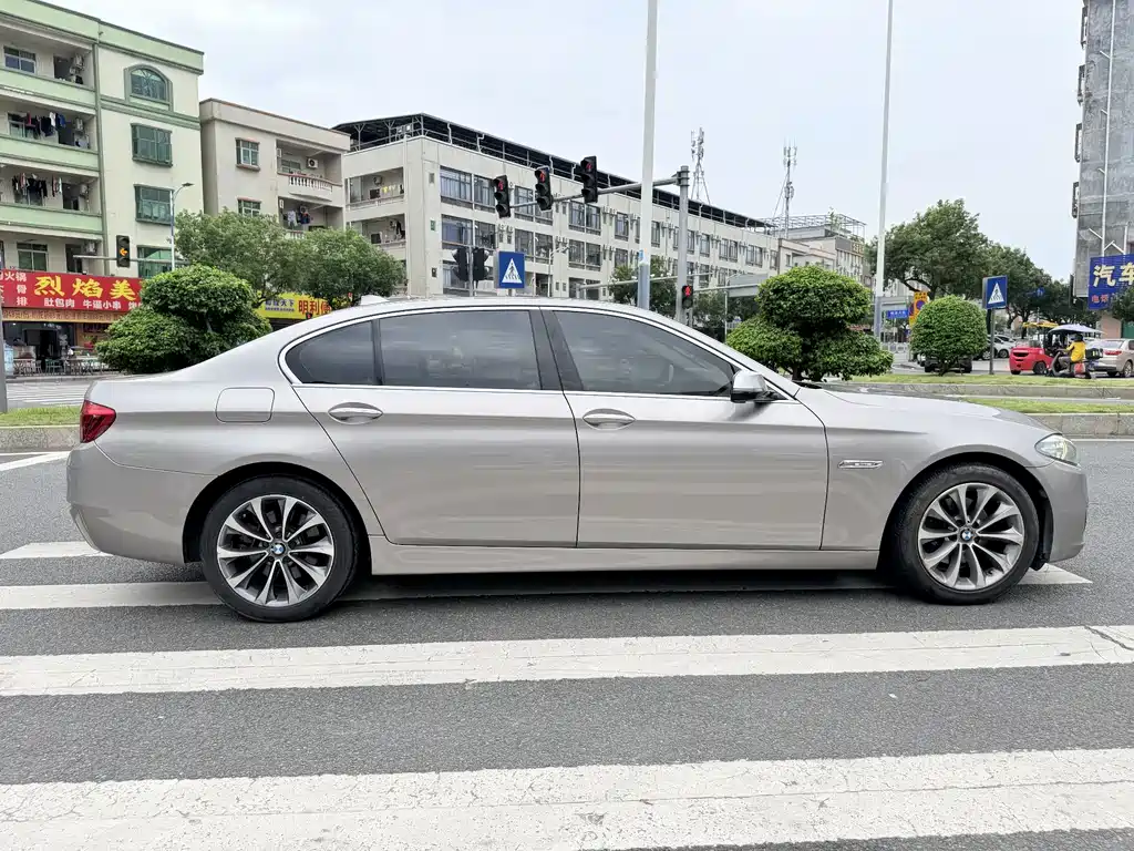 BMW 5 Series 2013 — фото 20