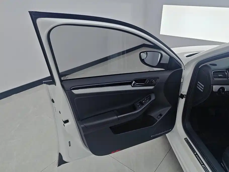 Volkswagen Sagitar 2017