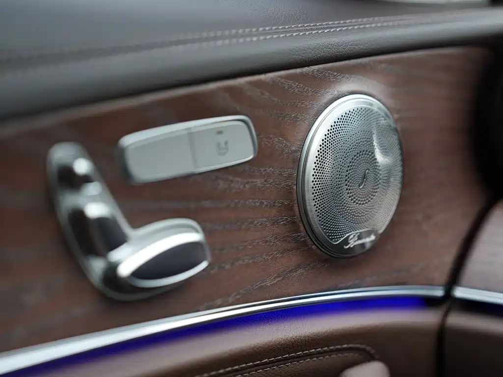 Mercedes-Benz E-Class 2023 — фото 16