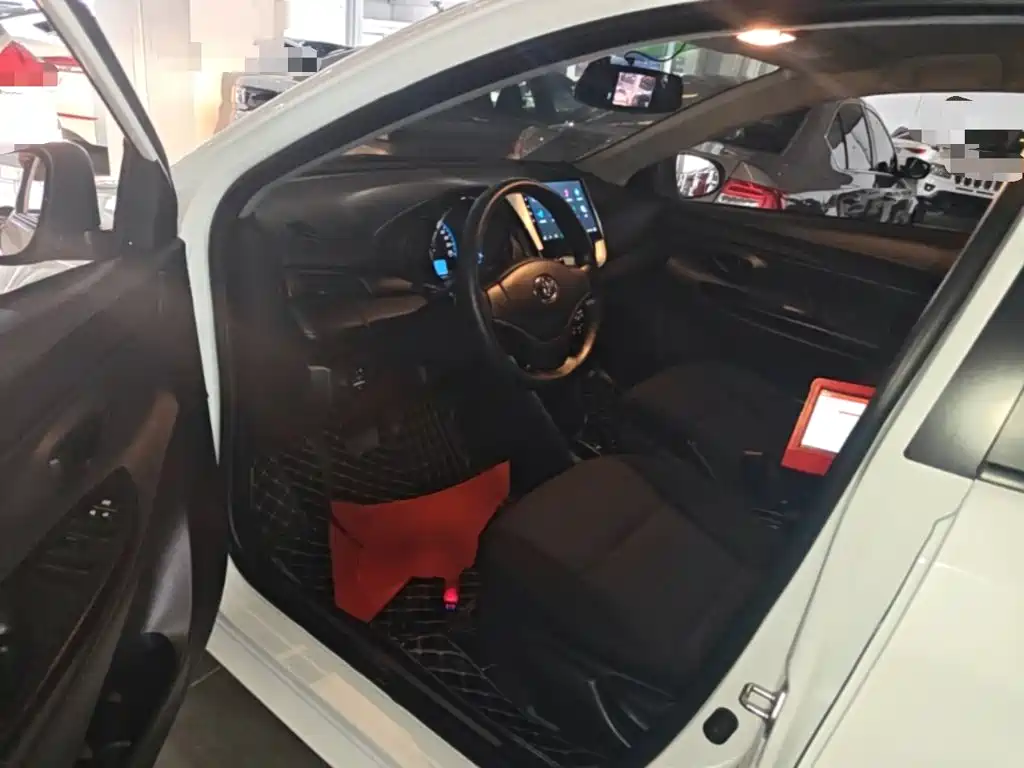 Toyota Yaris L 2019 — фото 16
