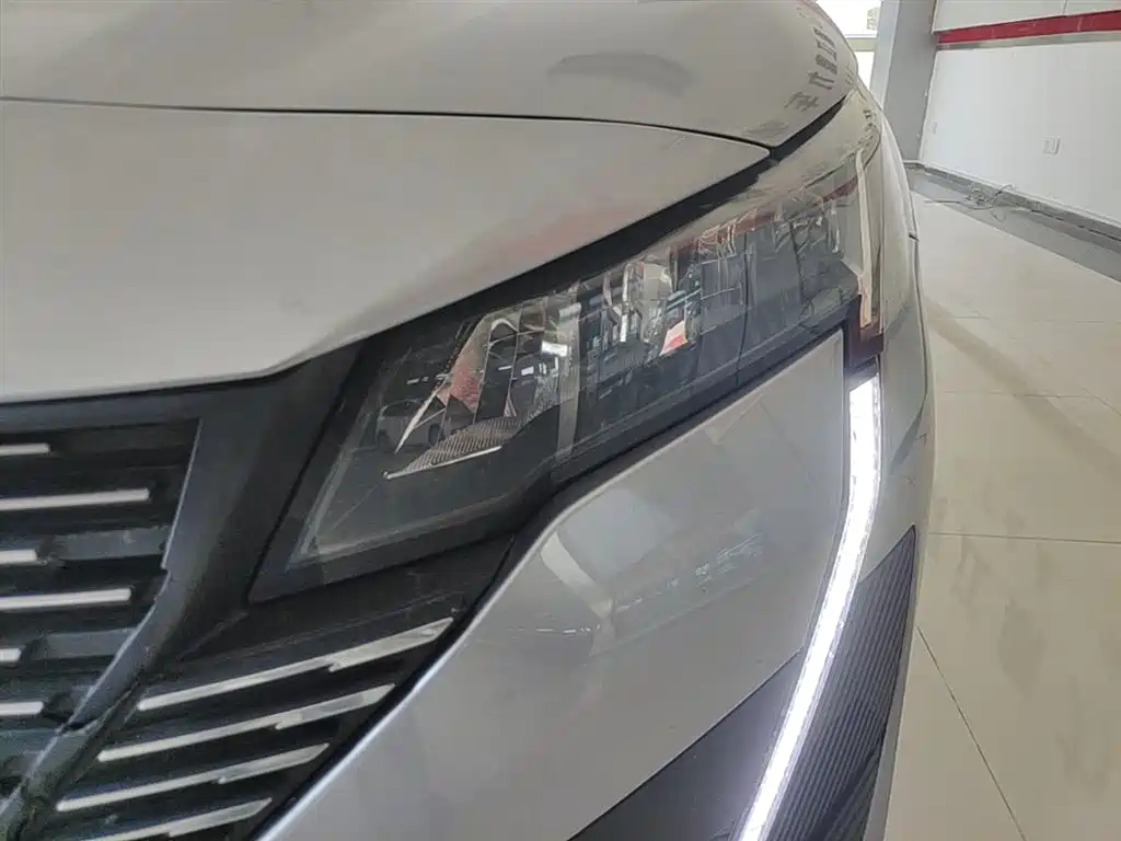 Peugeot 408 2023 — фото 24