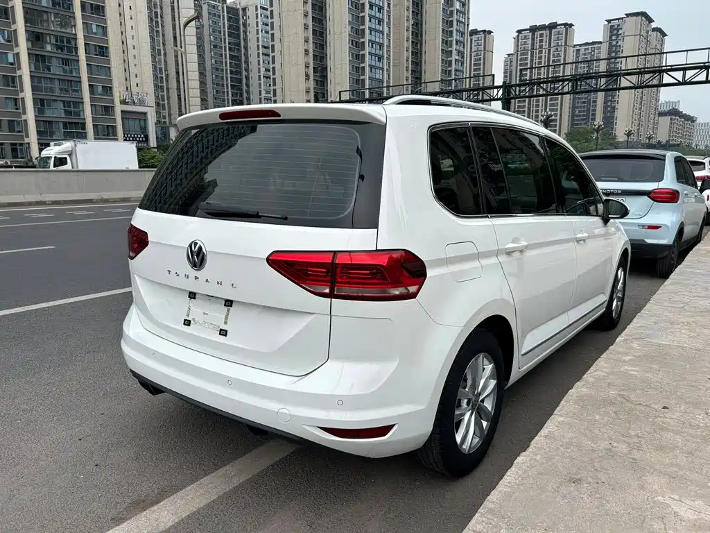 Volkswagen Touran 2017 — фото 5