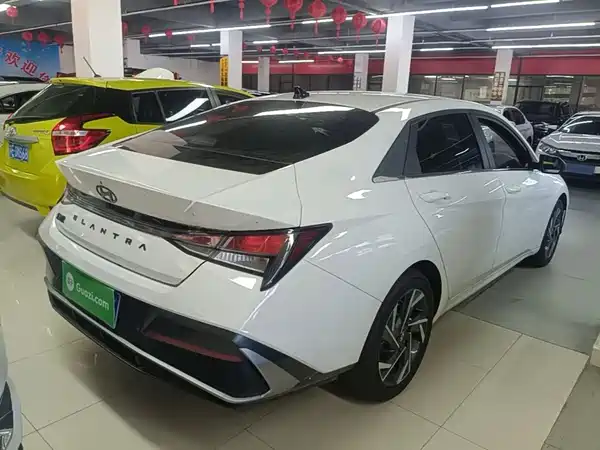 Hyundai Elantra 2024
