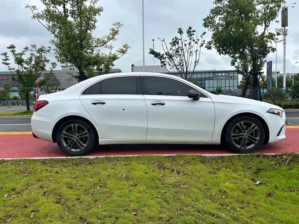 Mercedes-Benz A-Class 2020 — фото 4
