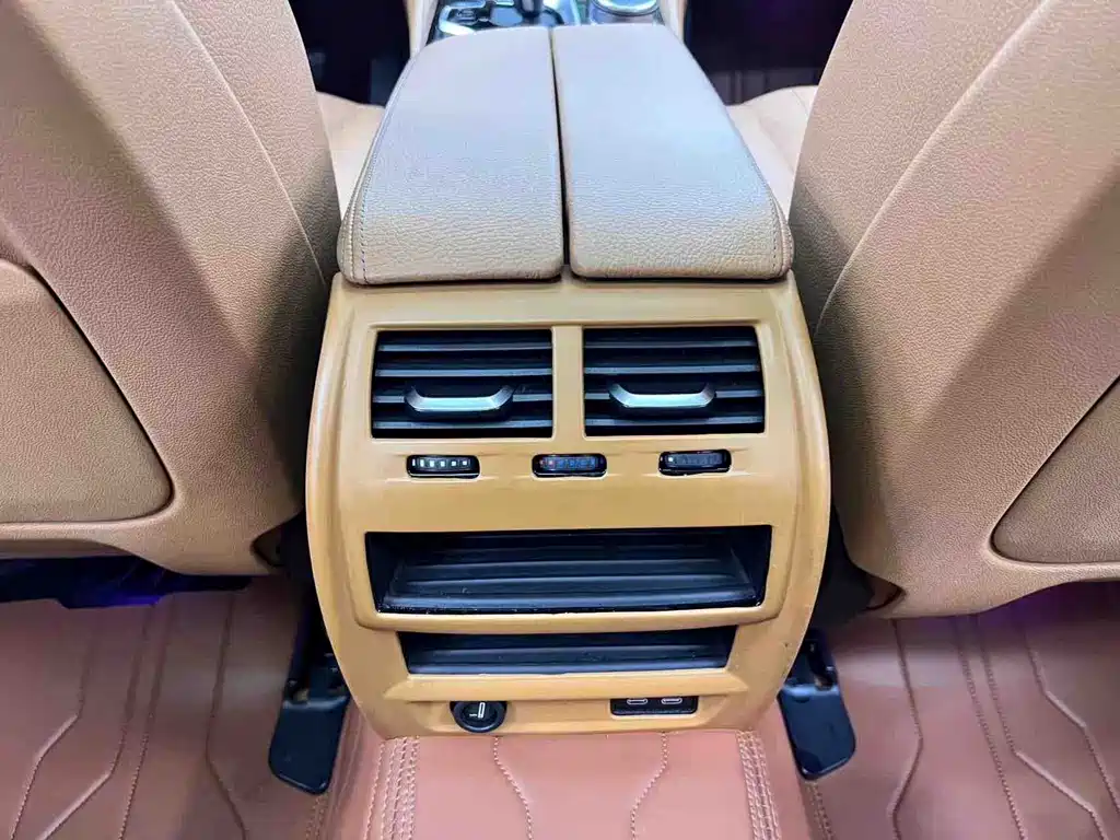 BMW 5 Series 2020 — фото 12