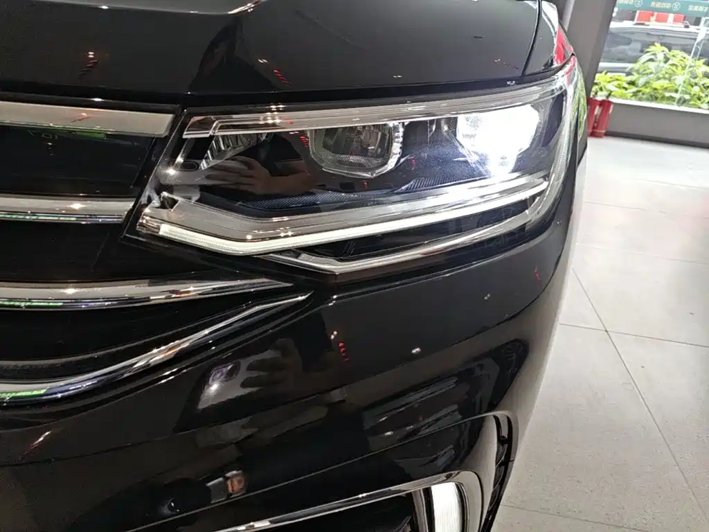 Volkswagen Tiguan L Plug-In Hybrid 2025 — фото 24