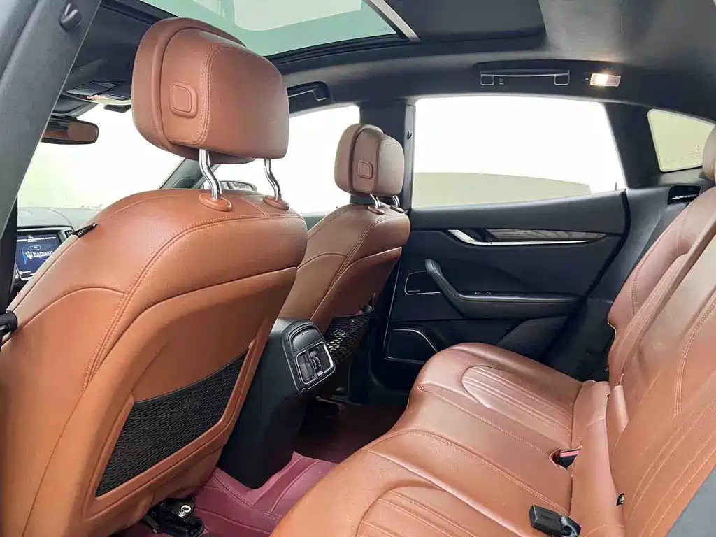 Maserati Levante 2018 — фото 14