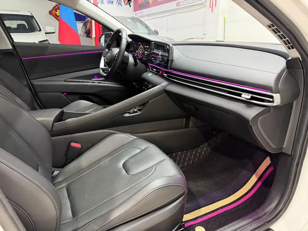 Hyundai Elantra 2023 — фото 11