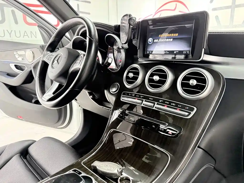 Mercedes-Benz GLC 2017 — фото 18