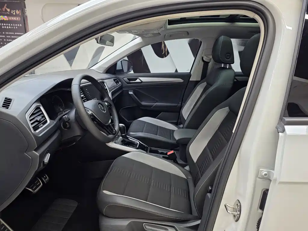 Volkswagen T-Roc 2023 — фото 4