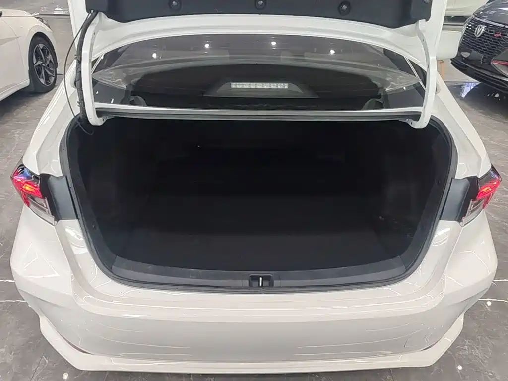 Toyota Corolla 2023 — фото 19